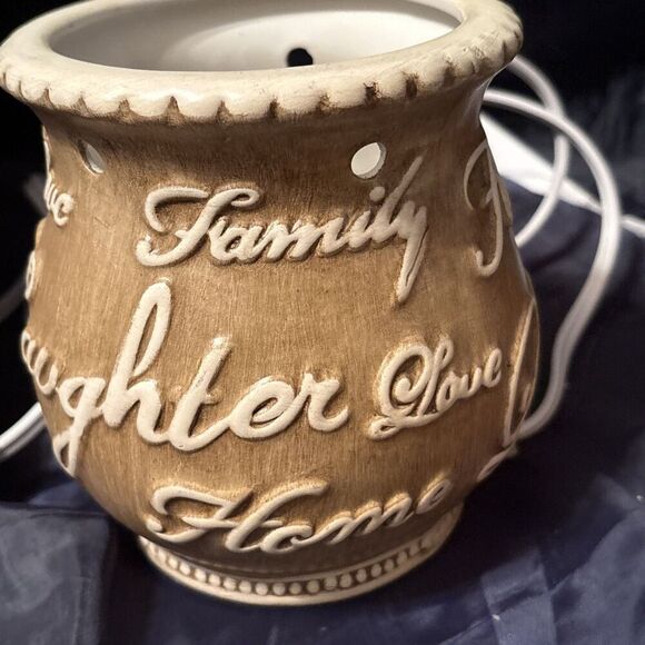 Intertek 5 X 6" Electric Night Neutral Decor - Picture 7 of 7